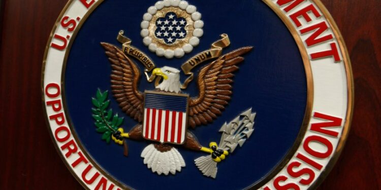 El presidente de la EEOC hace un llamamiento a los hombres blancos que pueden tener denuncias de discriminación