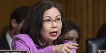 El principal demócrata del Senado exige un bono de cierre de 10.000 dólares para todos los controladores de tráfico aéreo