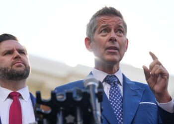 Duffy: No hay planes para reducir los costos de alimentos en los aeropuertos