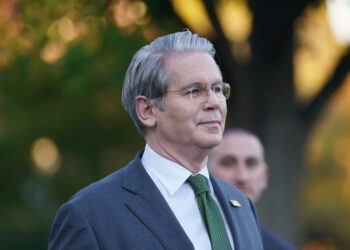 Bessent dice que no habrá restricciones sobre cómo se pueden usar las ‘Cuentas Trump’ para niños