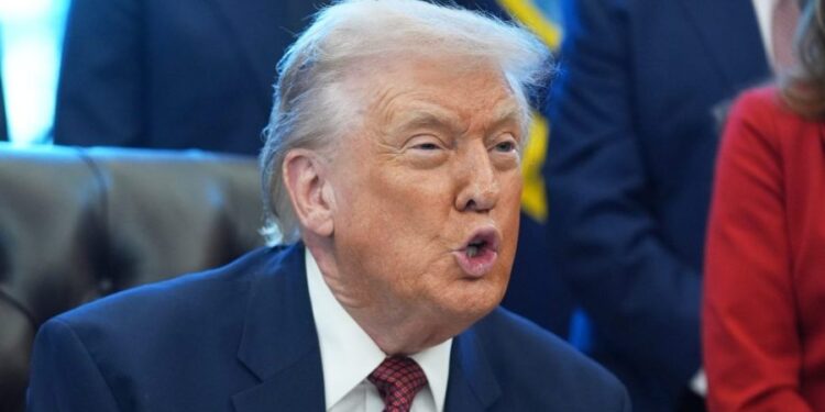 Trump aprueba pequeños ‘coches del futuro muy cercano’