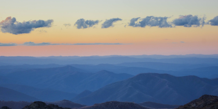 ¿Qué atrae a los compradores a esta ciudad de las montañas nevadas?