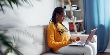 ¿Preocupado por tus finanzas en 2026? Aquí hay 5 movimientos de dinero recomendados por expertos.