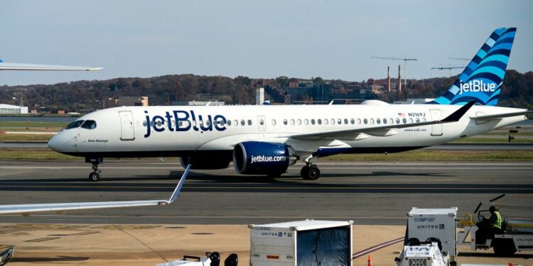 Un vuelo de JetBlue evita una ‘colisión en el aire’ con un avión cisterna de la Fuerza Aérea de EE.UU. cerca de Venezuela