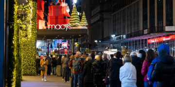 “Solo falta un tiempo” para que los costos arancelarios de Trump afecten a los consumidores, advierten las empresas