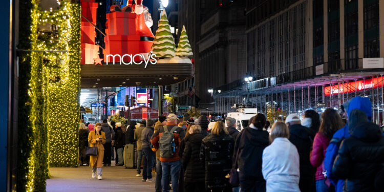 “Solo falta un tiempo” para que los costos arancelarios de Trump afecten a los consumidores, advierten las empresas