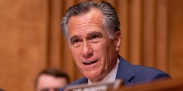 Romney pide impuestos más altos para los ricos en un artículo de opinión del New York Times