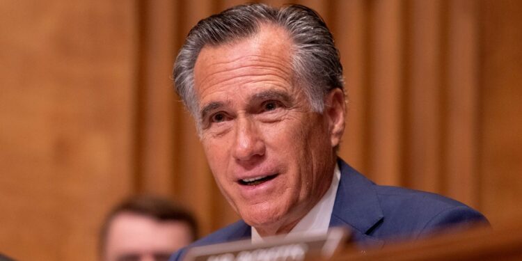 Romney pide impuestos más altos para los ricos en un artículo de opinión del New York Times