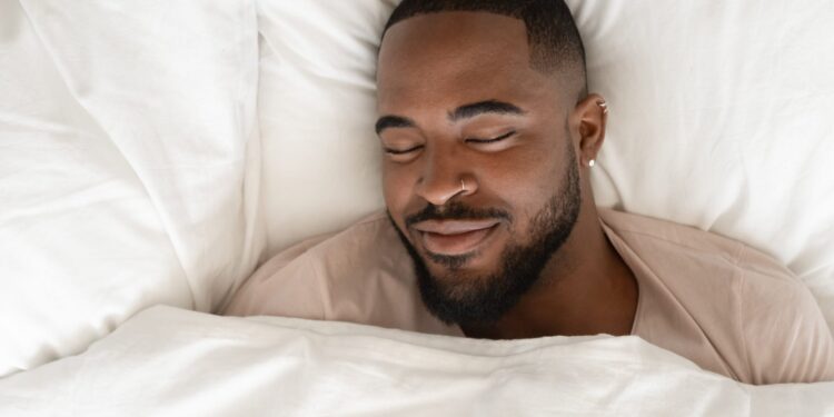 Dos grupos de alimentos pasados por alto ahora están relacionados con un sueño más profundo. Esto es lo que debería comer.