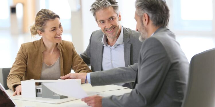 Encontrar la empresa fiduciaria de ventas diferidas adecuada