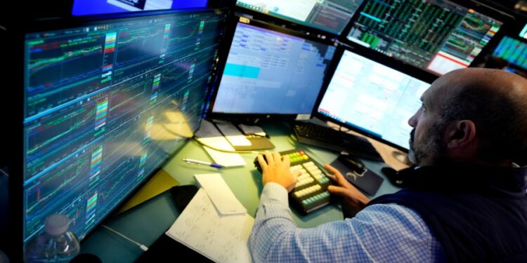 Más personas utilizan la IA en el trabajo: Gallup