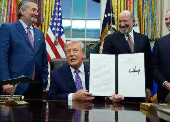 La moratoria de Trump sobre la IA amenaza con tomar medidas enérgicas a nivel estatal contra los costos de la vivienda