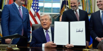 La moratoria de Trump sobre la IA amenaza con tomar medidas enérgicas a nivel estatal contra los costos de la vivienda