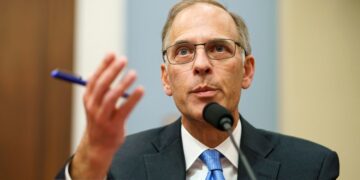 Economista de Moody’s: el crecimiento del PIB es “frágil porque no estamos creando empleos”