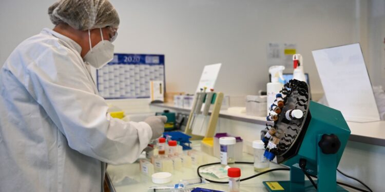 Acciones que realizan los mayores movimientos antes de la comercialización: PNC, IBRX, CPNG