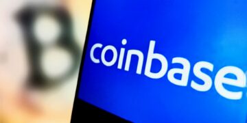 Acciones que realizan los mayores movimientos al mediodía: COIN, ANET, CVX, HAL