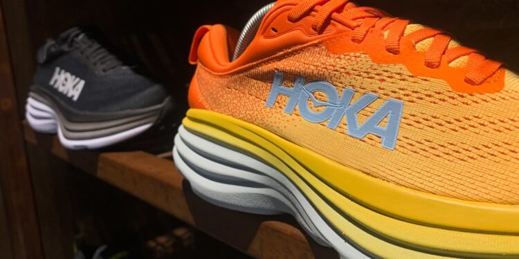 Acciones que realizan los mayores movimientos al mediodía: DECK, AMGN, WDC