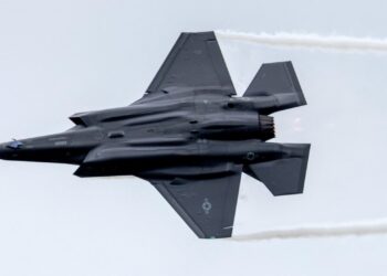 Acciones que realizan los mayores movimientos antes de la comercialización: LMT, NOC, GAP, AA