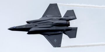 Acciones que realizan los mayores movimientos antes de la comercialización: LMT, NOC, GAP, AA