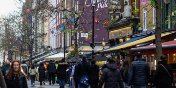 La economía del Reino Unido registra un crecimiento del 0,3% en noviembre, superando las estimaciones