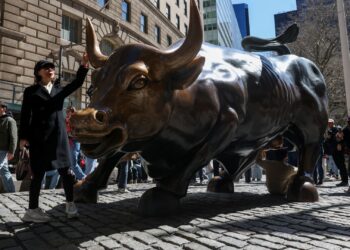 Los comerciantes minoristas compran la caída del martes, mientras que Wall Street impulsó el comercio de ‘Vender Estados Unidos’