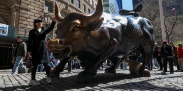 Los comerciantes minoristas compran la caída del martes, mientras que Wall Street impulsó el comercio de ‘Vender Estados Unidos’