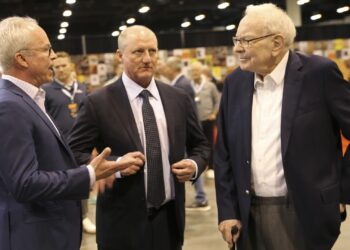 La promesa de Buffett de donar el 99% de su riqueza podría poner a prueba más tarde a Berkshire