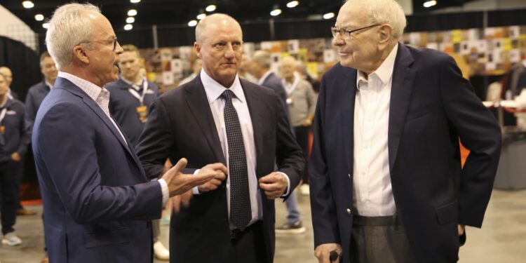 La promesa de Buffett de donar el 99% de su riqueza podría poner a prueba más tarde a Berkshire