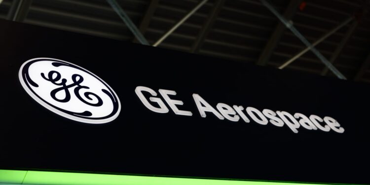 Acciones que realizan los mayores movimientos al mediodía: GE, PG, NTRS, META