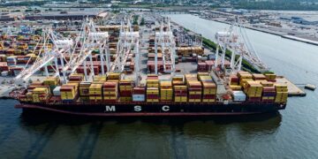 La Corte Suprema podría pronunciarse el viernes sobre los aranceles de Trump. Esto es lo que está en juego para la economía