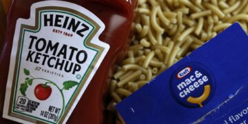 Acciones que realizan los mayores movimientos al mediodía: Netflix, Teledyne, Lucid, Kraft Heinz, Intel y más