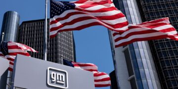 Acciones que realizan los mayores movimientos fuera de horario: GM, INTC, TLRY