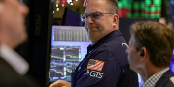 Las acciones estadounidenses muestran poca reacción a la extraordinaria acción de Trump en Venezuela. Por qué los inversores ven un caso alcista