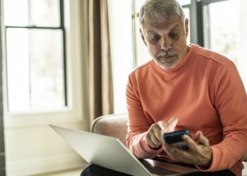 Los trabajadores mayores podrían usar el dinero del 401(k) para comprar anualidades: proyecto de ley bipartidista