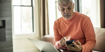 Los trabajadores mayores podrían usar el dinero del 401(k) para comprar anualidades: proyecto de ley bipartidista