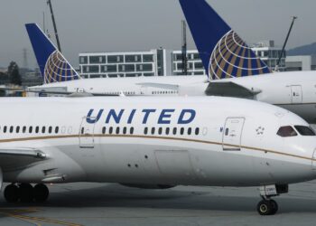 Acciones que realizan los mayores movimientos antes de la comercialización: USAR, AAUC, CRWV, ENPH