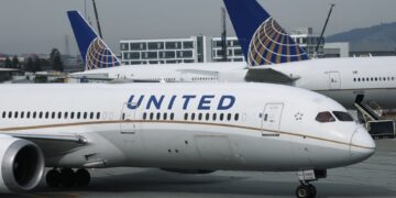 Acciones que realizan los mayores movimientos antes de la comercialización: USAR, AAUC, CRWV, ENPH