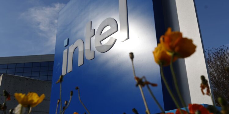 Acciones que realizan los mayores movimientos fuera de horario: INTC, CLX, COF