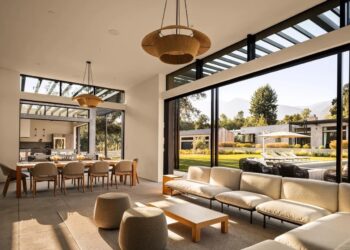 Una granja moderna ‘meticulosa’ llega al mercado por 17,5 millones de dólares y se convierte en la propiedad más cara de Ojai