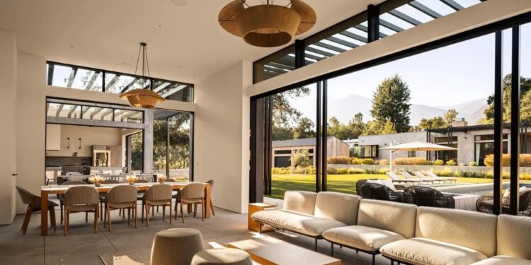 Una granja moderna ‘meticulosa’ llega al mercado por 17,5 millones de dólares y se convierte en la propiedad más cara de Ojai