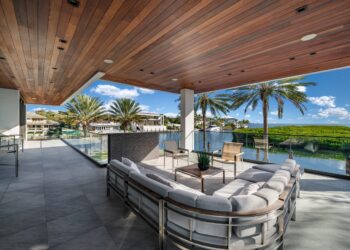 EXCLUSIVO: Tech Mogul ofrece su megamansión hecha a medida en Coral Gables por un precio altísimo de $22 millones