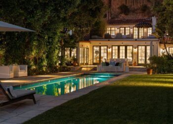 EXCLUSIVO: El antiguo paraíso frente a la playa del ‘Rey de Hollywood’ Douglas Fairbanks se vende por $ 16 millones