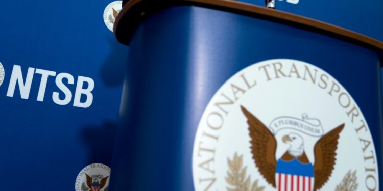 Un avión privado con 8 personas a bordo se estrella en el aeropuerto de Maine