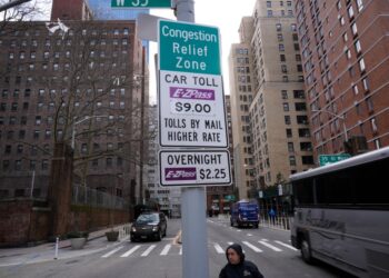 El tráfico cayó, los ingresos aumentaron un año después de la fijación de precios por congestión en Nueva York, dice Hochul