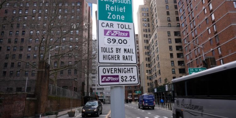 El tráfico cayó, los ingresos aumentaron un año después de la fijación de precios por congestión en Nueva York, dice Hochul
