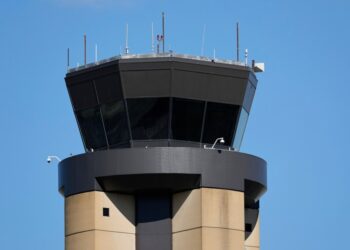 La FAA elige dos empresas para reemplazar 612 sistemas de radar obsoletos en los que confían los controladores de tráfico aéreo