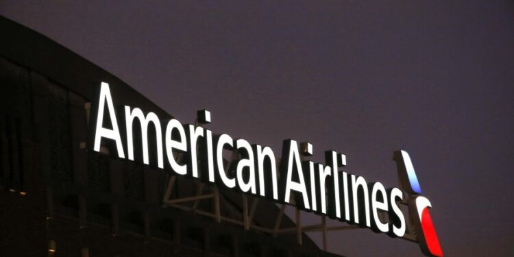 90 pasajeros están a salvo después de que un avión de American Airlines se desviara de la pista de rodaje en el aeropuerto de Rochester