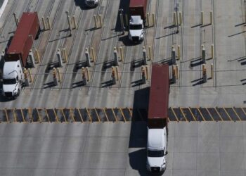 California retrasa la cancelación de miles de licencias de camioneros migrantes