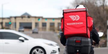 DoorDash prohíbe al conductor por supuesta estafa de entrega con IA: ‘Tolerancia cero al fraude’