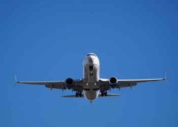 La FAA recomienda a las aerolíneas tener ‘precaución’ al volar sobre América Latina